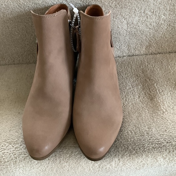 NWT FRYE TAN SUEDE BOOTIES - Picture 3 of 6